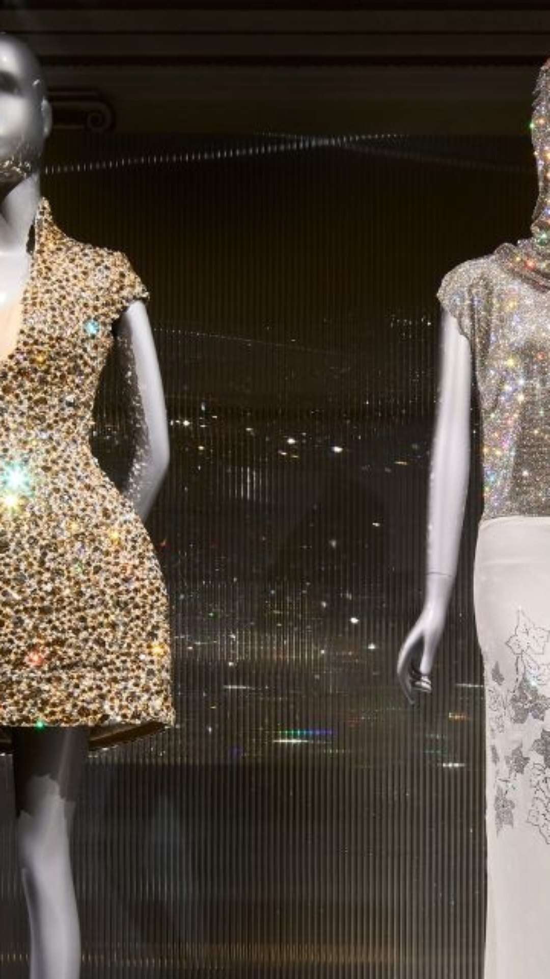 Swarovski inaugura exposição em Milão com peças de grifes e looks do tapete vermelho