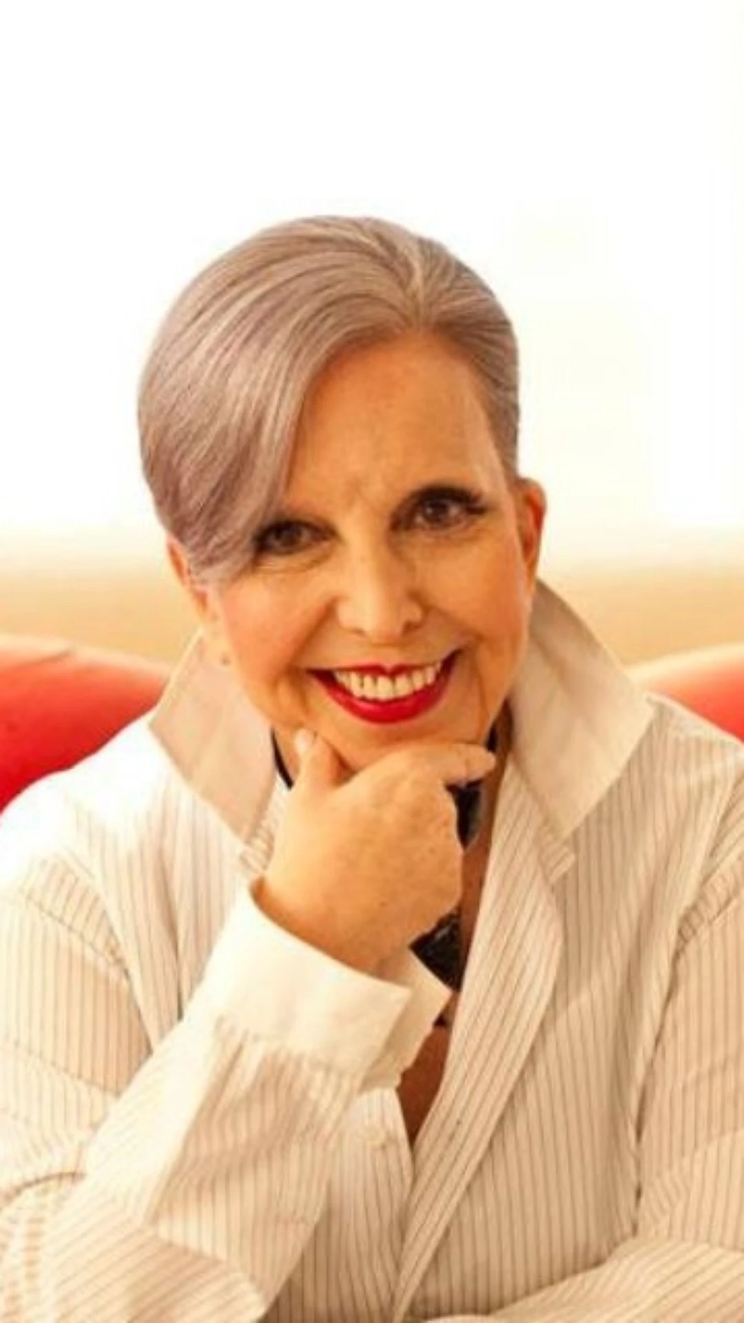 São Paulo Fashion Week homenageia a editora e diretora criativa Regina Guerreiro