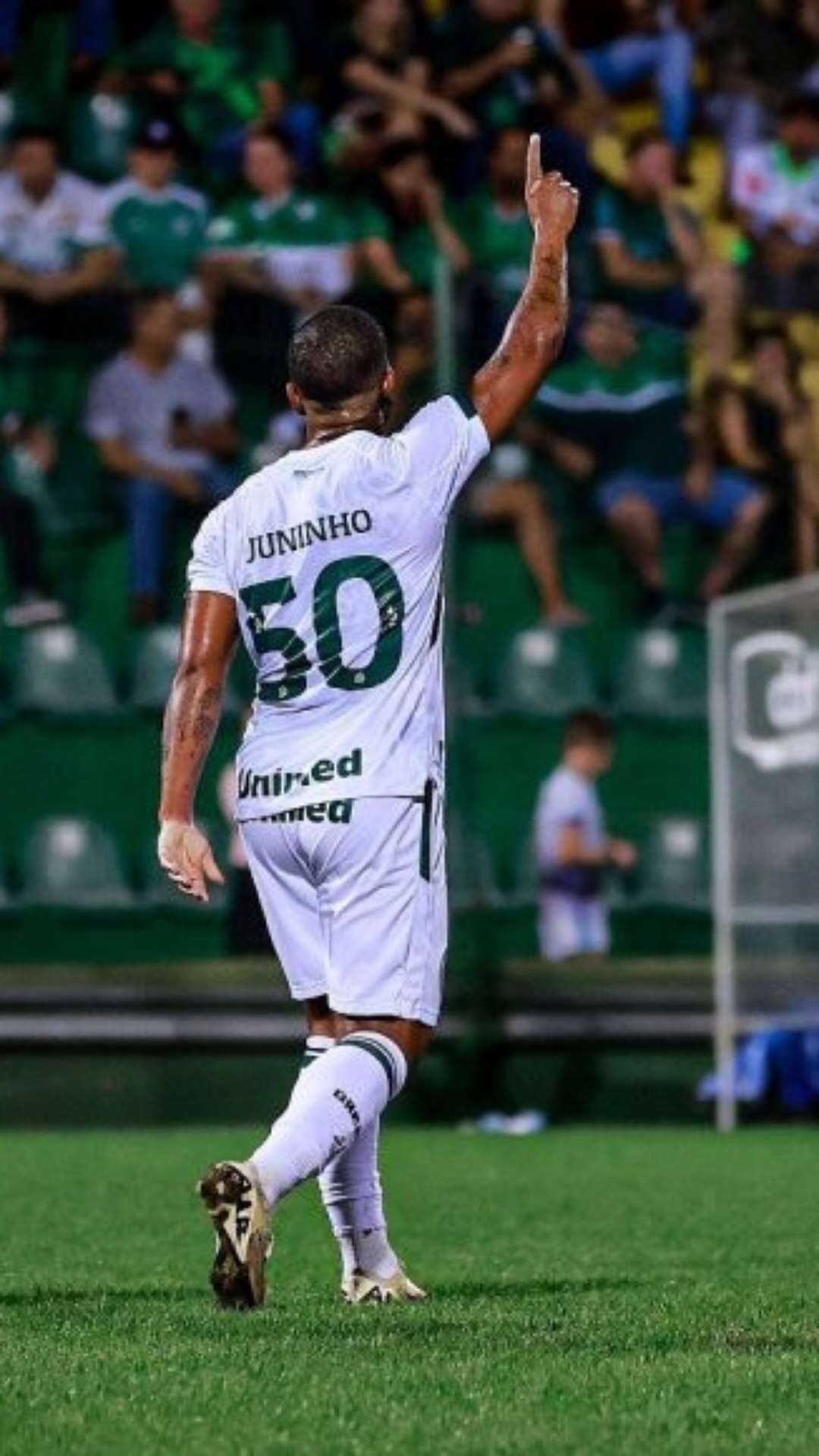 Goiás vence Amazonas, sobe na tabela da Série B e segue na briga pelo acesso