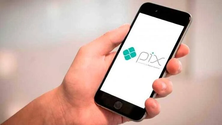 Usuários do Pix esperam mais de 2 horas por transferência, que levaria segundos