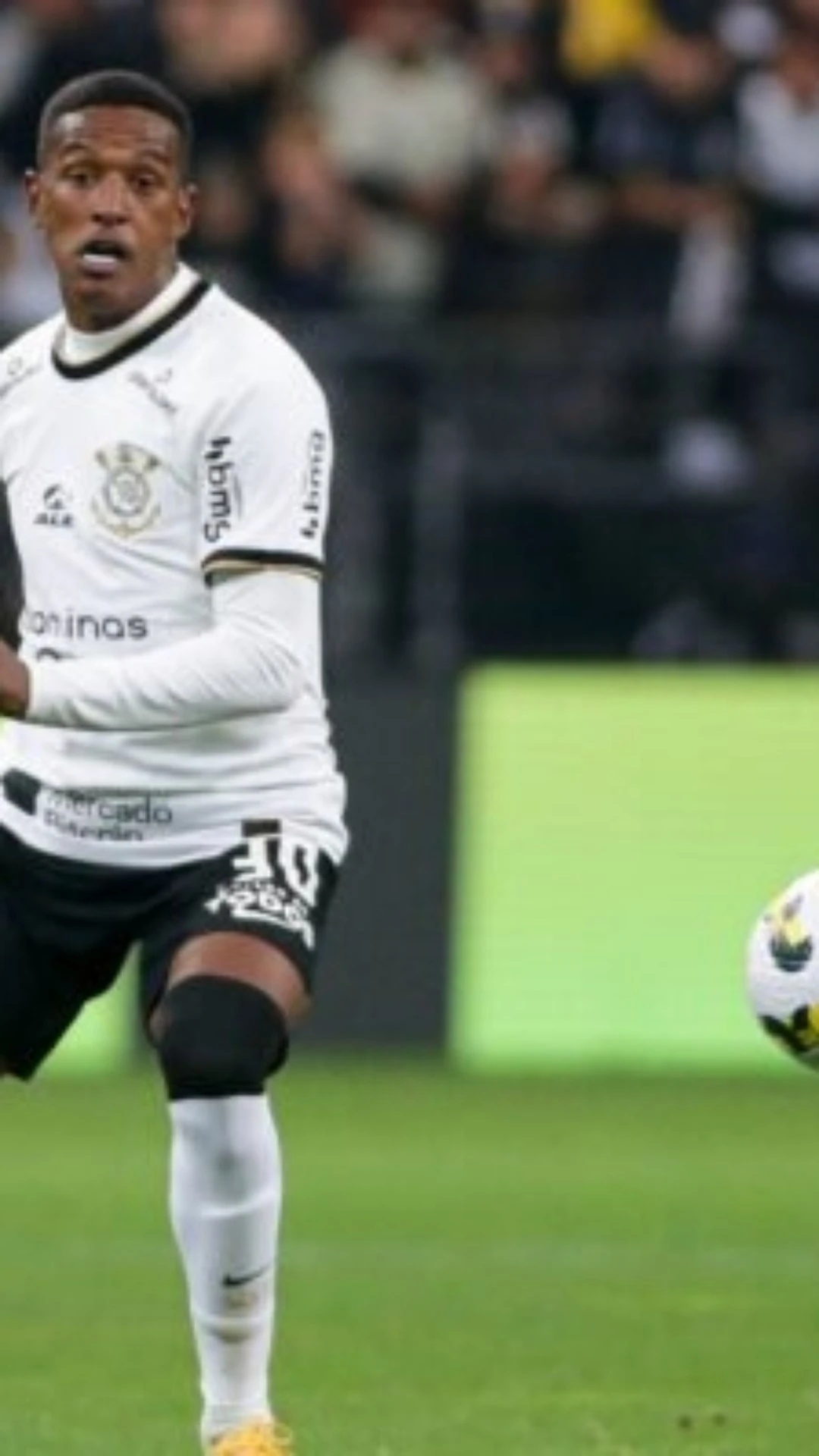 Corinthians desiste do retorno do zagueiro Robert Renan