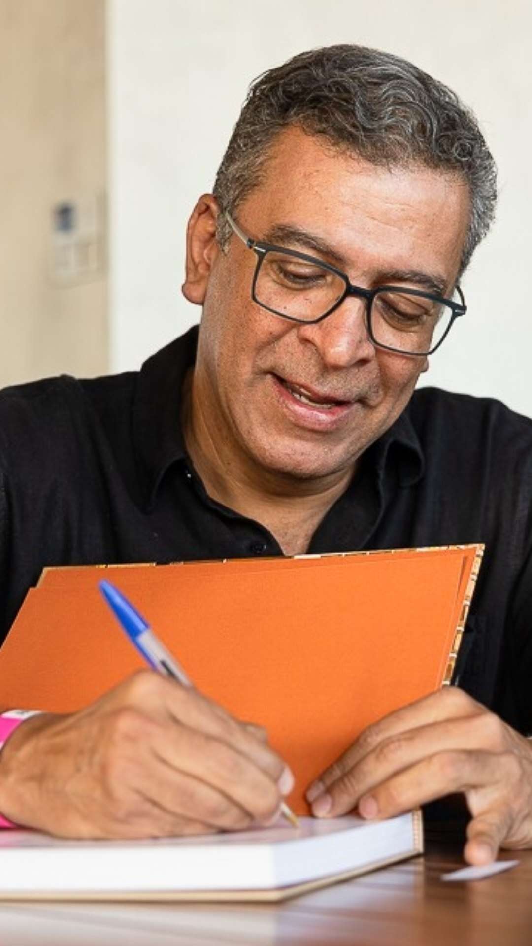 Pedro Ariel Santana lança sexta edição do livro A Grande Beleza, na CasaCor