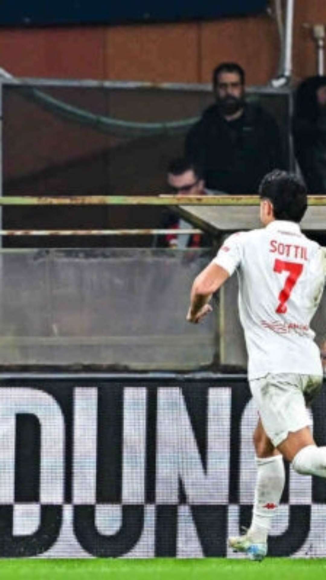 Italiano: Fiorentina vence Genoa, aproveita tropeço da Juve e sobe na tabela