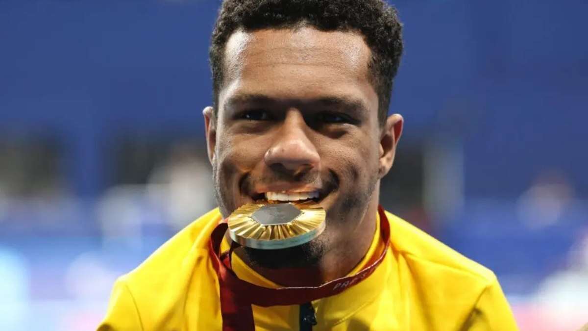 Gabrielzinho vence os 200m livre e conquista terceiro ouro em Paris 2024