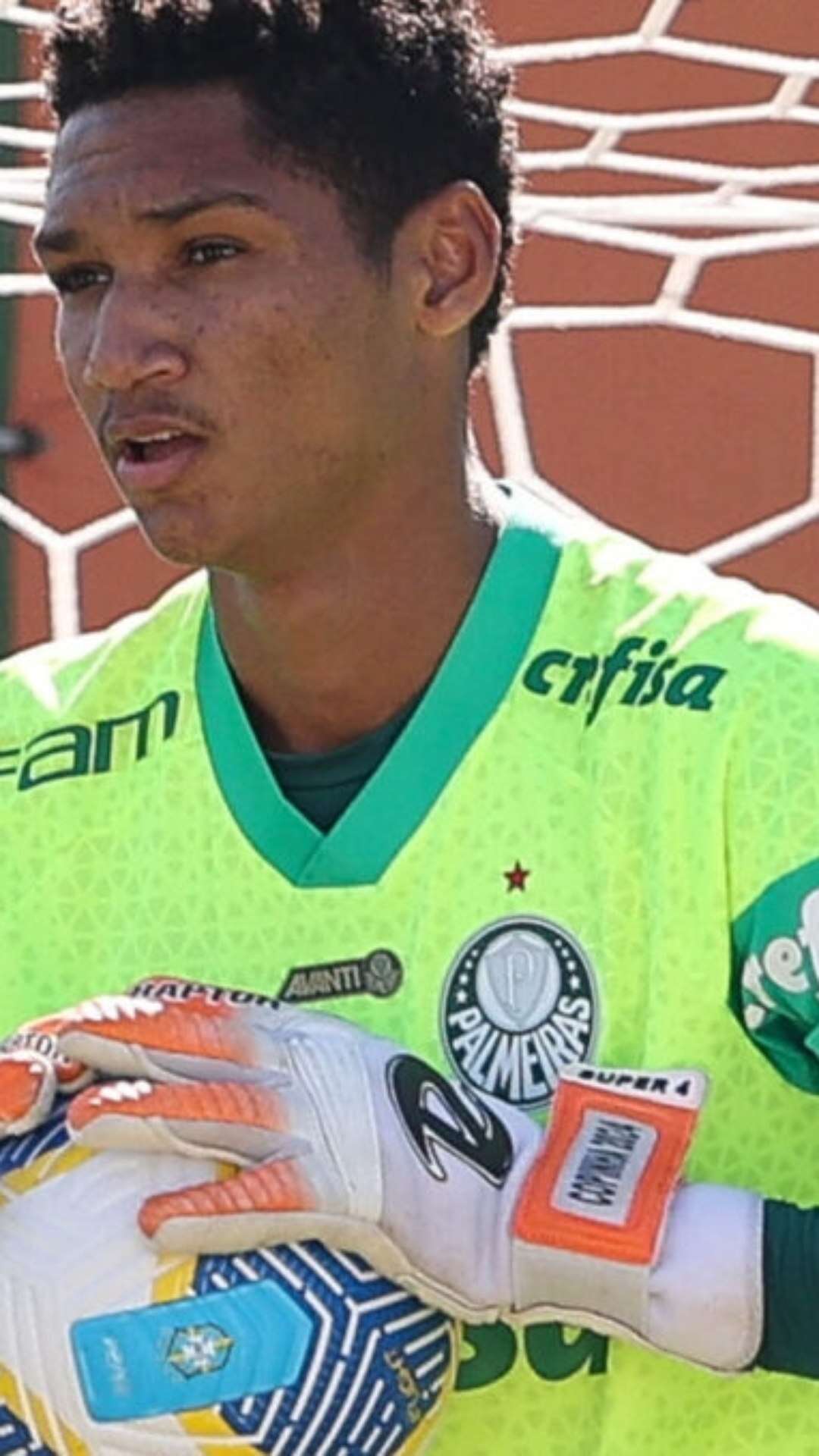 Com três defesas em sequência, goleiro do Palmeiras faz milagre no Brasileirão Sub-20