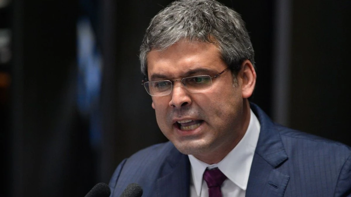 Além de ouvir Mourão, líder do PT pediu medida contra Bolsonaro