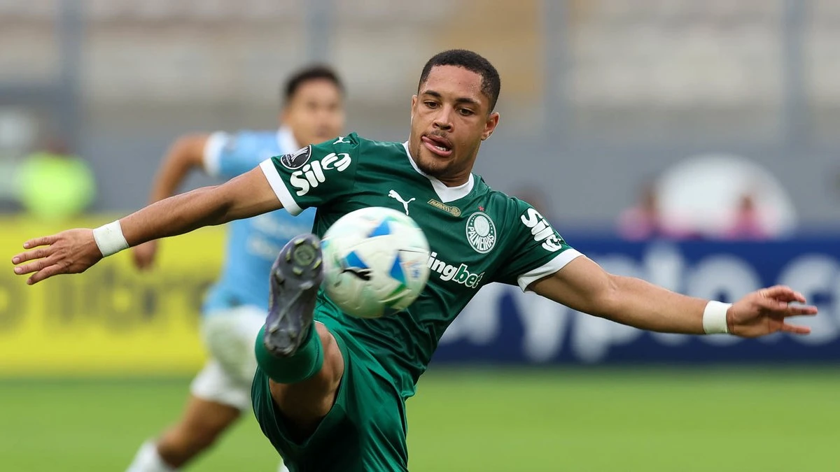 Jornal espanhol detona momento de Vitor Roque no Palmeiras
