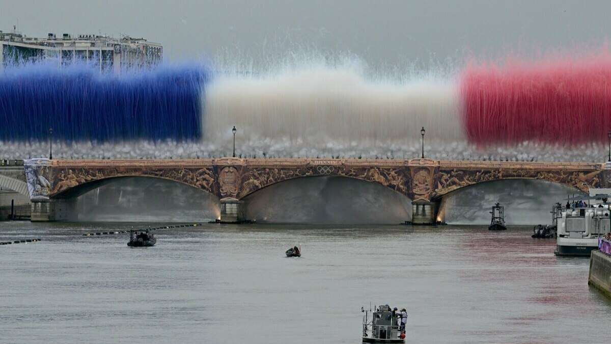 Paris 2024: cerimônia de abertura começa com Lady Gaga, barco do Brasil e festa