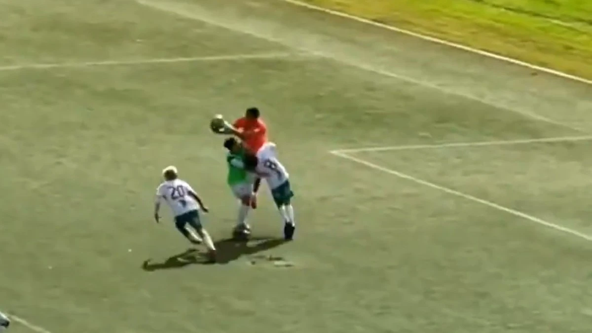 VÍDEO: Jogador morre após pancada na cabeça na Copa do Peru