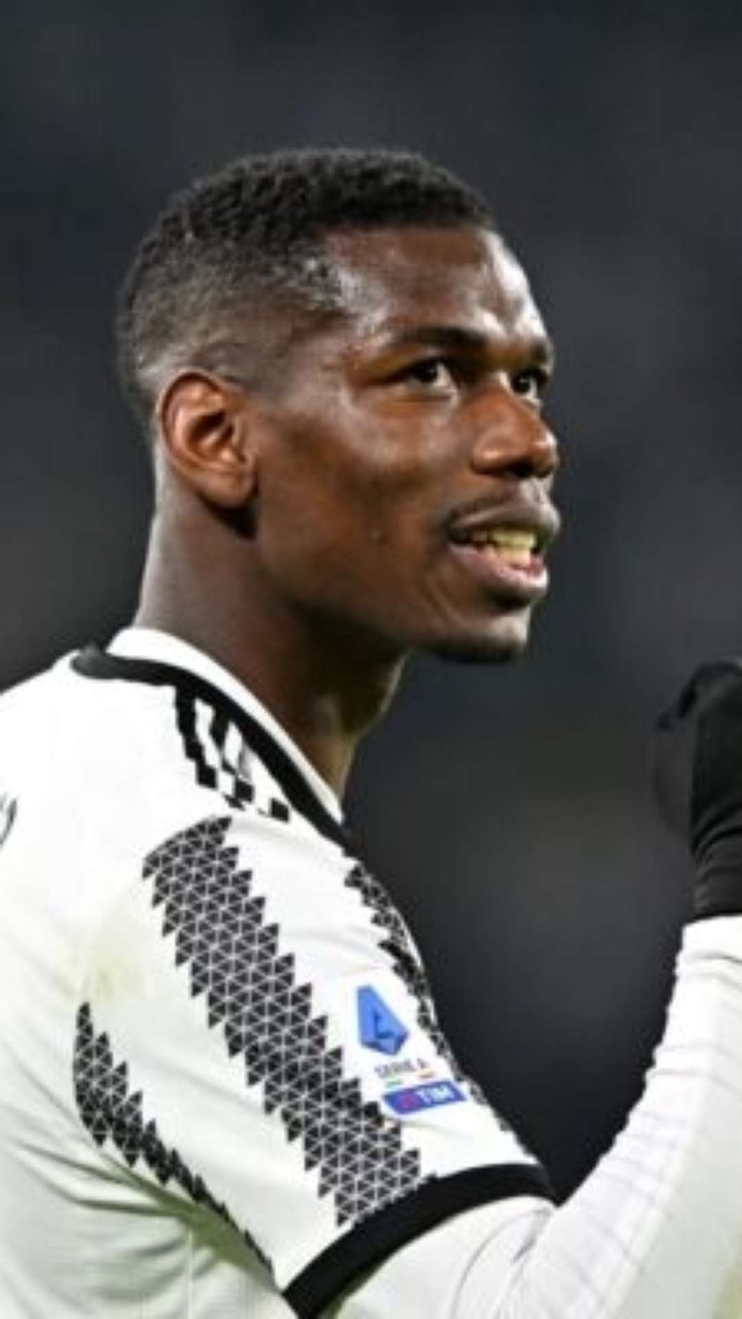 Empresa de acompanhantes se oferece para pagar o salário de Paul Pogba no Corinthians