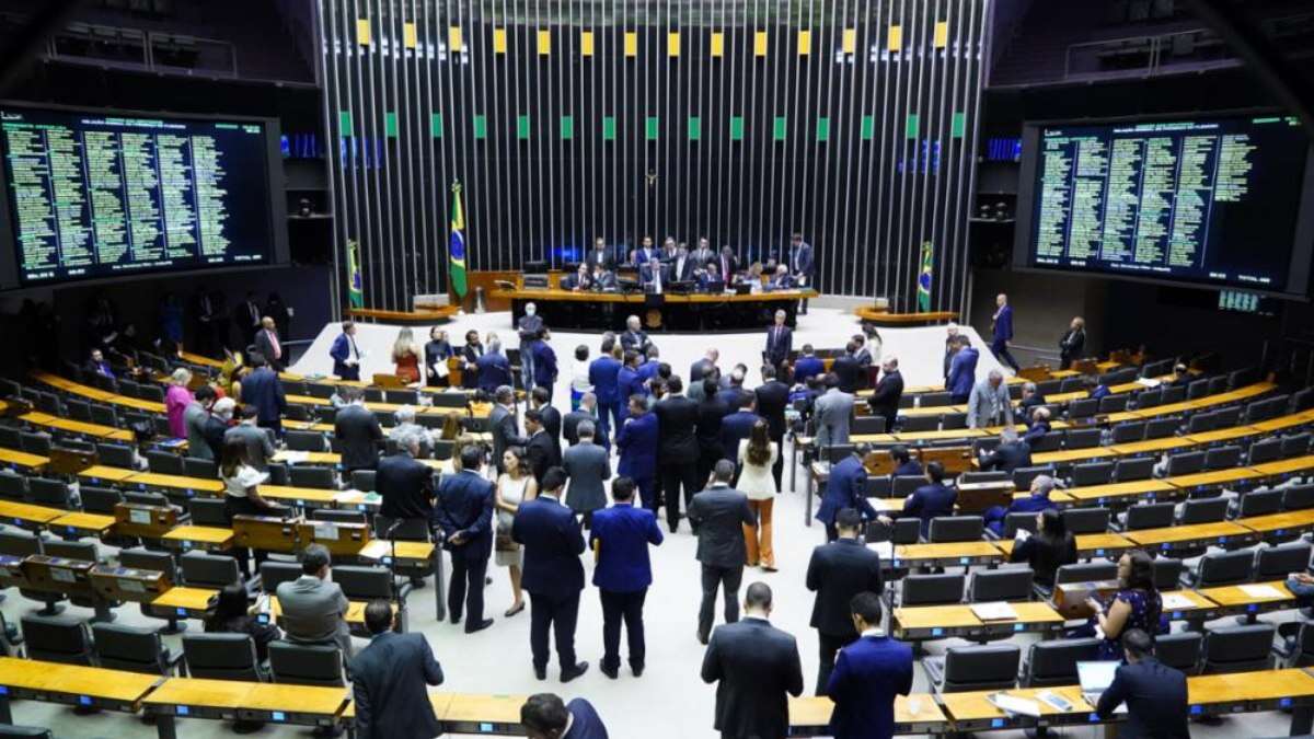 Cinco partidos se unem na formação do maior bloco da Câmara