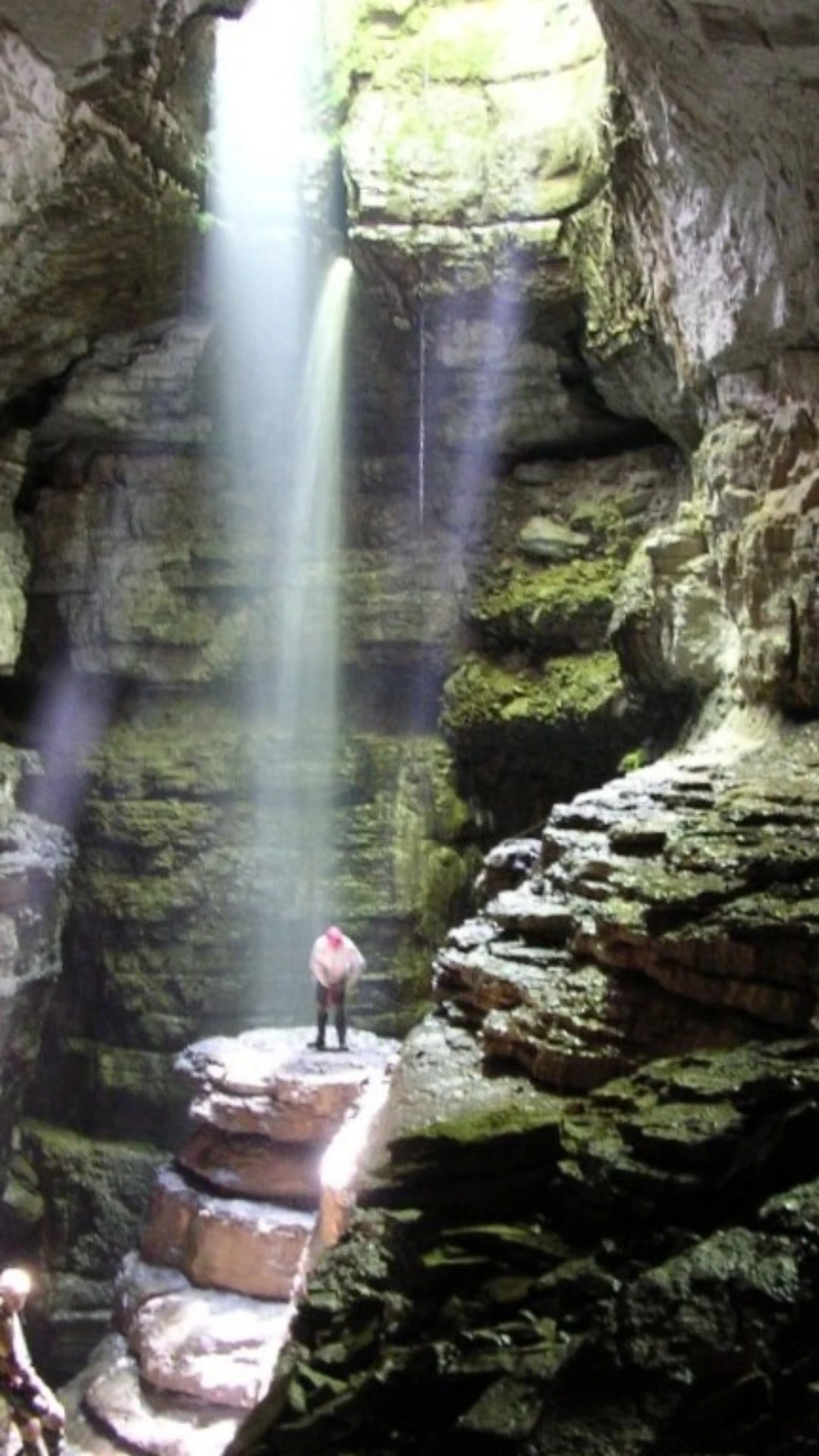 Grutas e cavernas: Espetáculo das formações rochosas subterrâneas