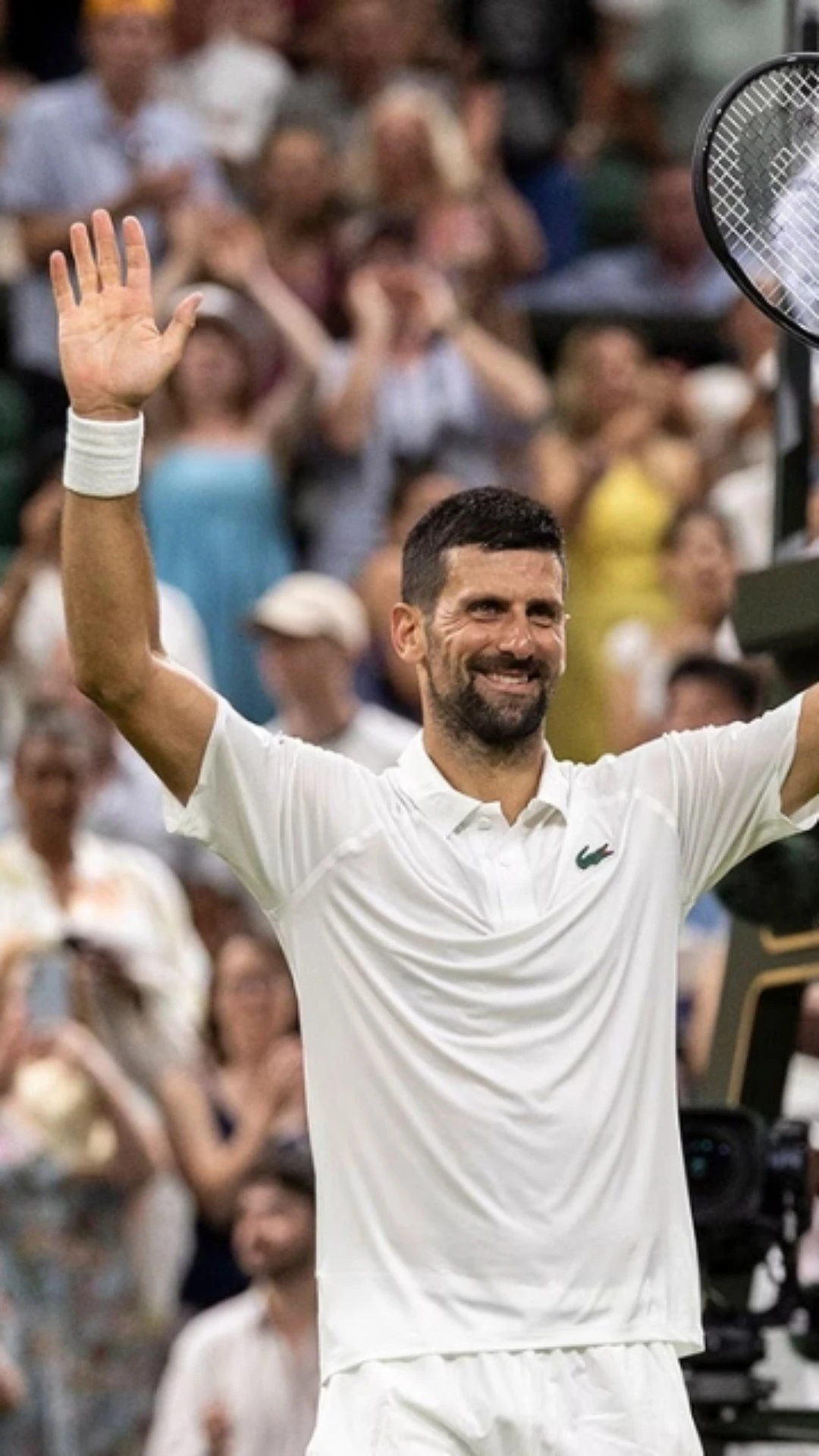 Djokovic avança com 22 aces e soma 98 vitórias em Wimbledon
