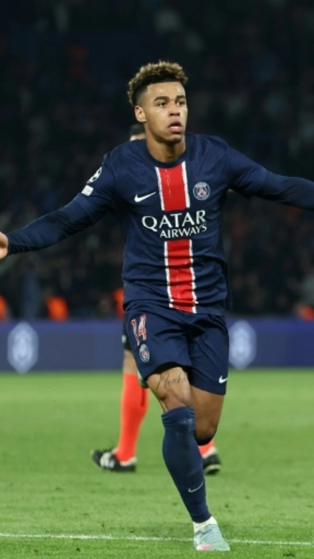 PSG vence Aston Villa (3-1) em casa pelo jogo de ida das quartas da Champions