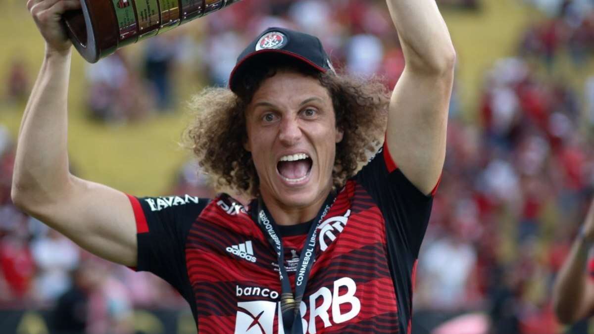 David Luiz
negocia com Corinthians e outro time brasileiro após saída do Flamengo