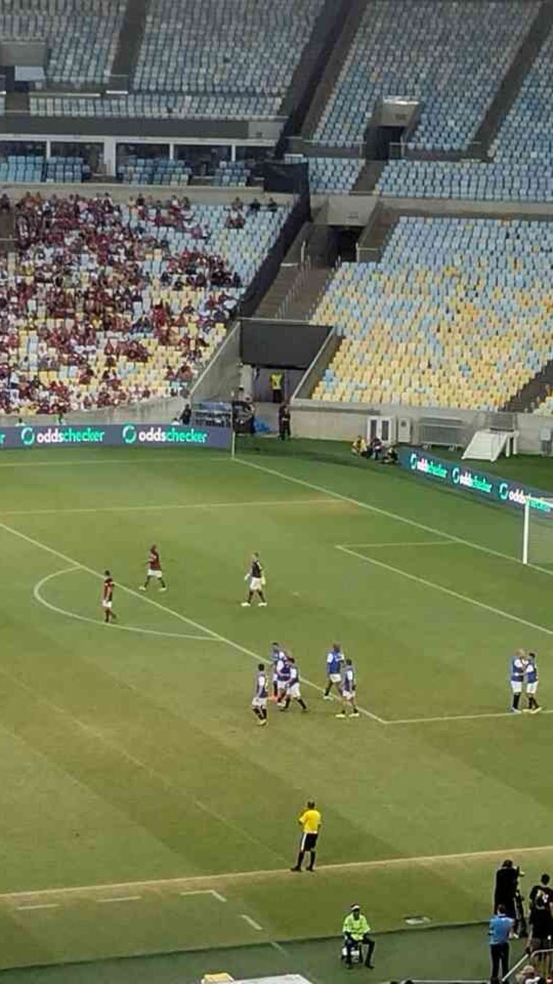 Adriano se despede com gols em jogo festivo entre Flamengo e Amigos da Itália