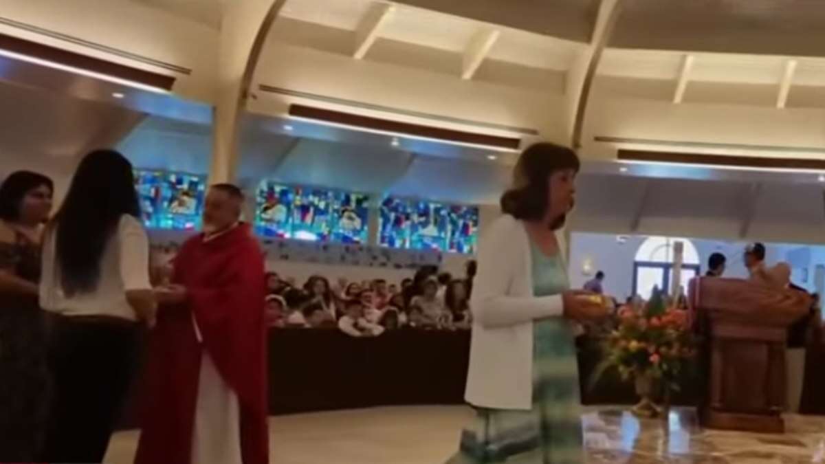 Padre cita 'corpo de Cristo' e morde mulher durante briga em missa