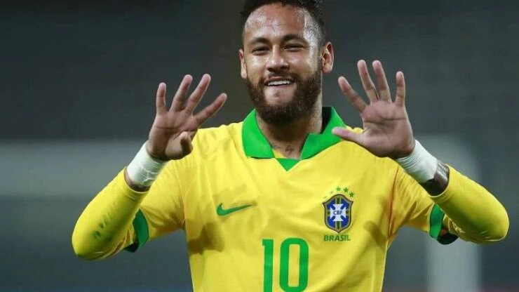 Neymar rasga elogios à mãe do seu filho: 'mãe super-heroína'