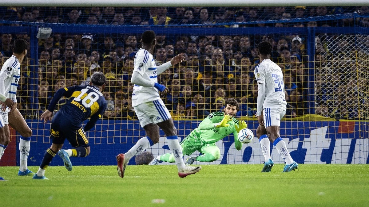Goleiro salva Cruzeiro de catástrofe diante do Boca Juniors