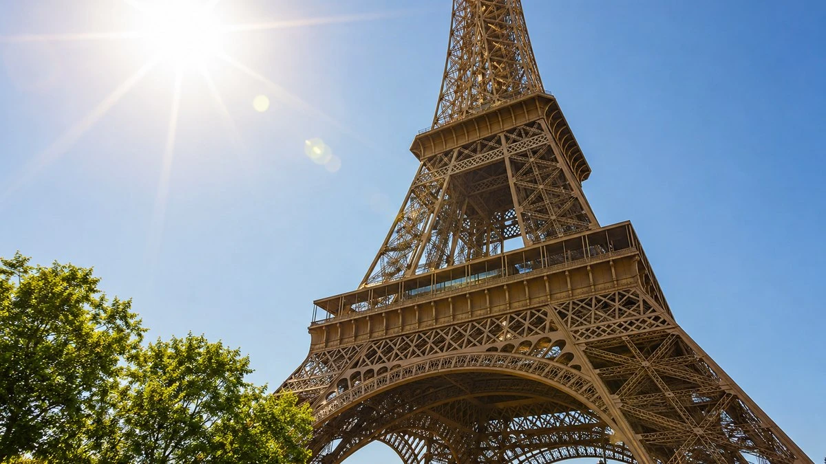 Você sabia que a Torre Eiffel cresce mais de 15 cm no calor?