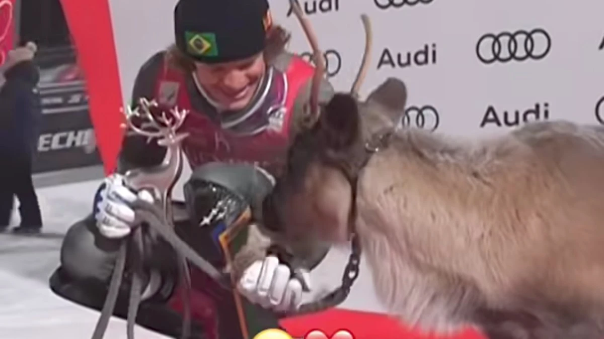 Então é Natal? Brasileiro ganha rena em premiação de esqui