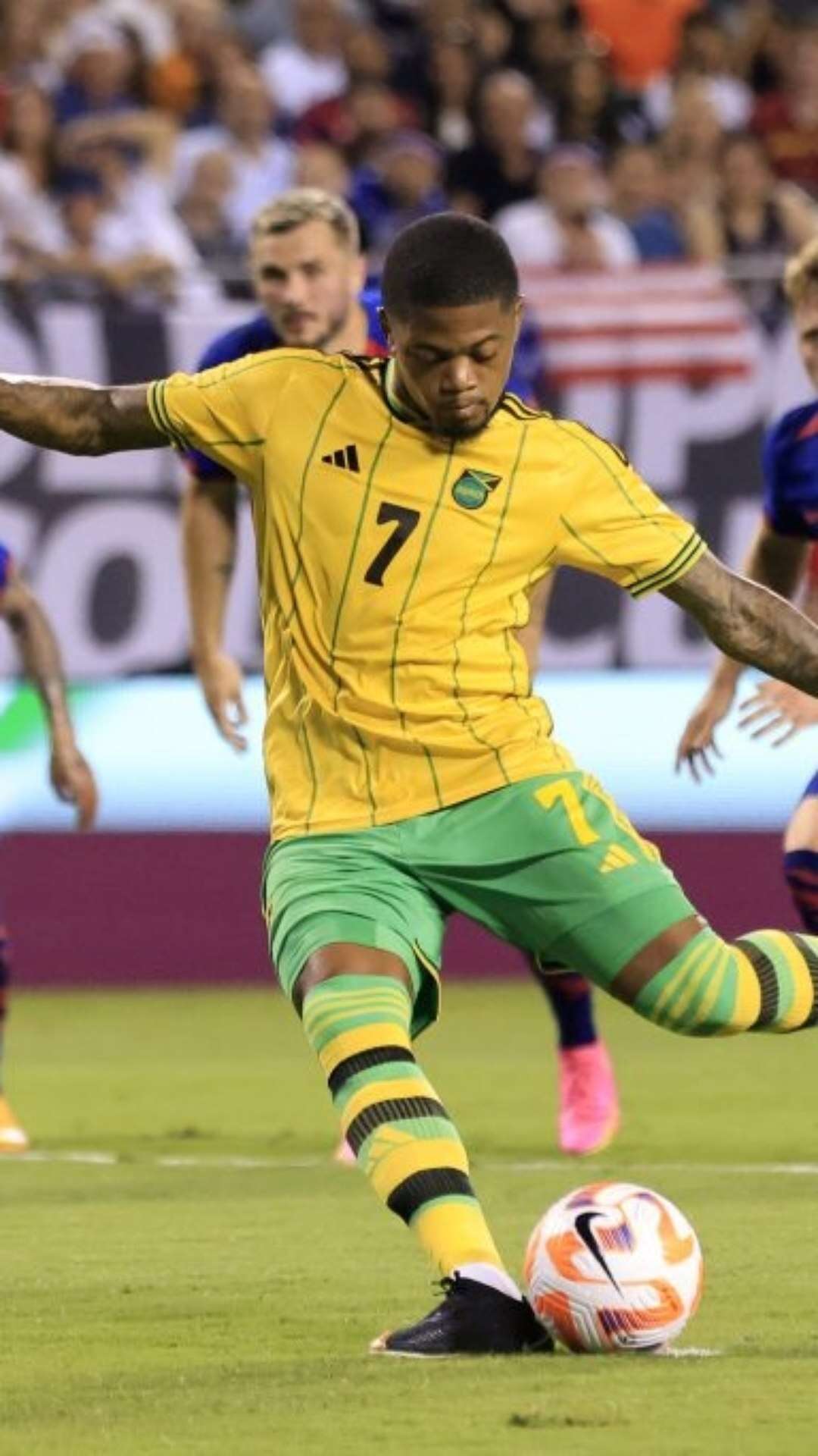 Craque da Jamaica denuncia amadorismo da federação de futebol: “não sabem o que fazer”