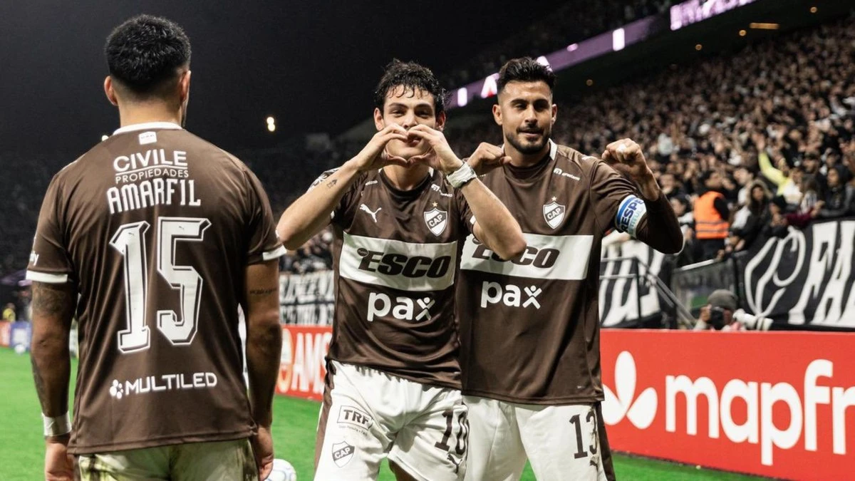 Corinthians sofre com falhas e é derrotado em casa pelo Platense