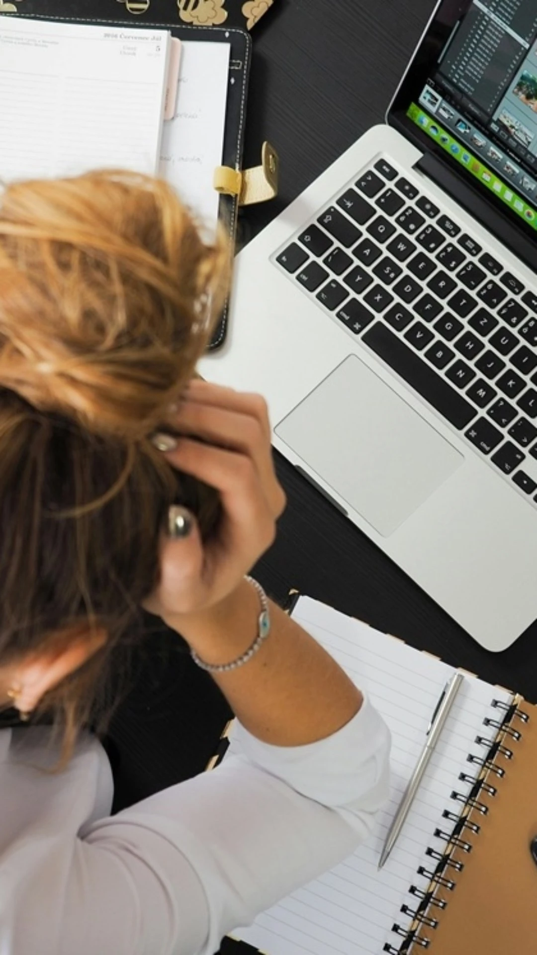 Burnout de meio de ano: como reconhecer os sinais silenciosos