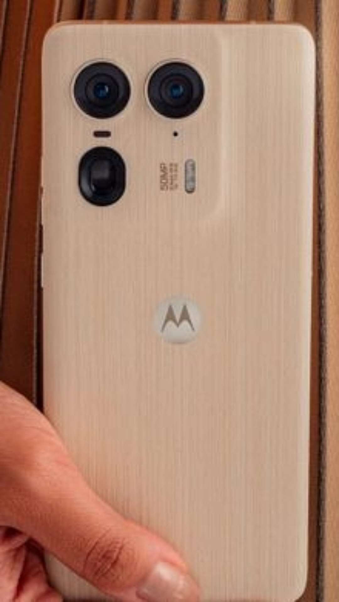 Motorola Edge 50 Ultra passa pela Anatel e já pode estrear no Brasil