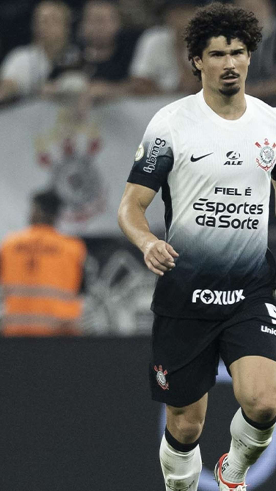 Corinthians consegue efeito suspensivo para André Ramalho