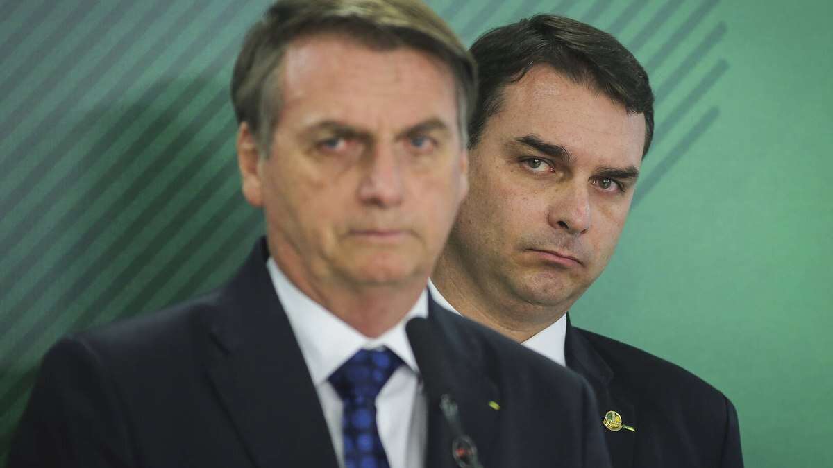 Após reunião, advogadas de Flávio Bolsonaro se encontraram com secretário da Receita