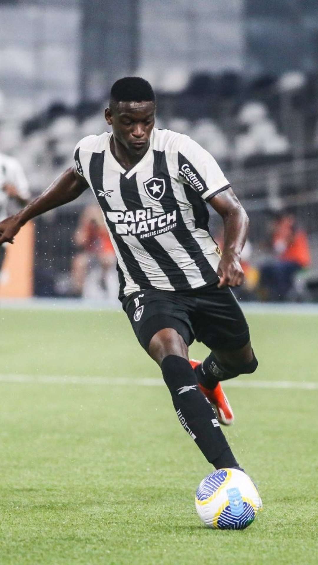 Luiz Henrique exalta vitória do Botafogo no clássico: “Seria muito injusto a gente não sair com a vitória hoje”