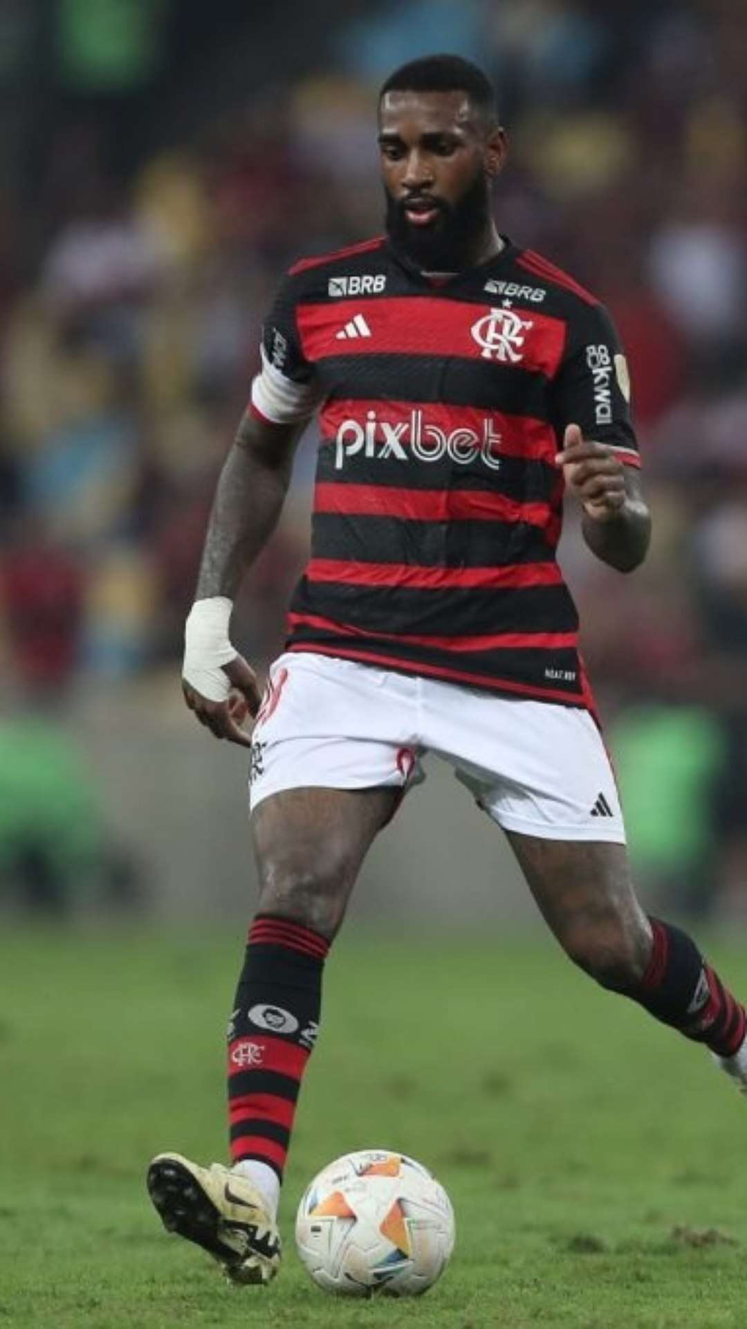 Gerson brilha e o clássico dos milhões fica empatado; veja as notas