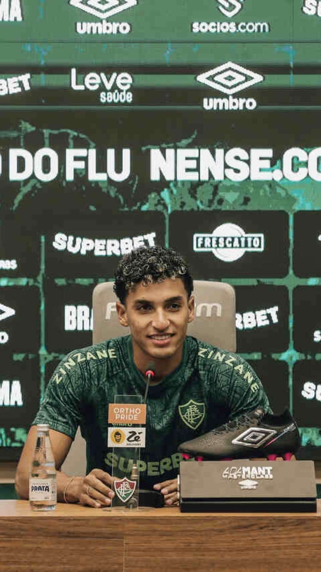 Fuentes é apresentado no Fluminense e revela ansiedade: ‘Não consegui dormir’