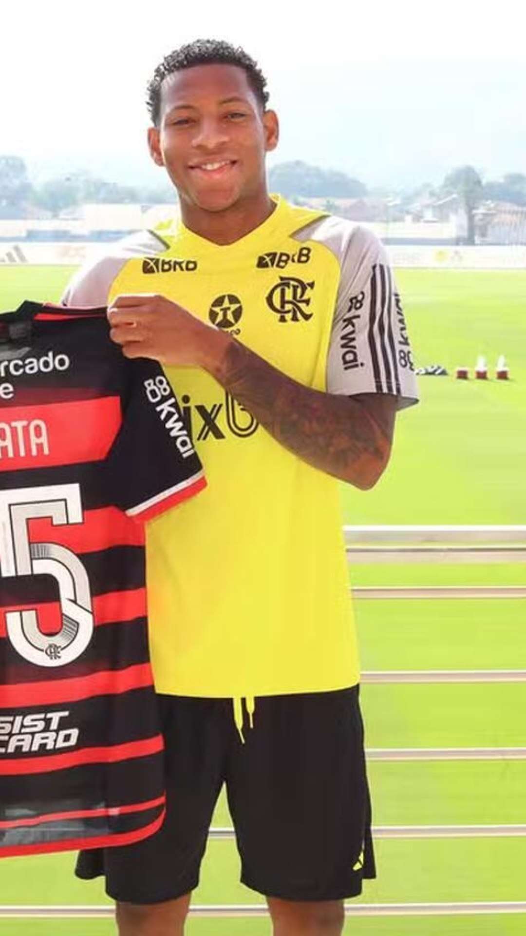 Gonzalo Plata é regularizado e já pode estrear pelo Flamengo