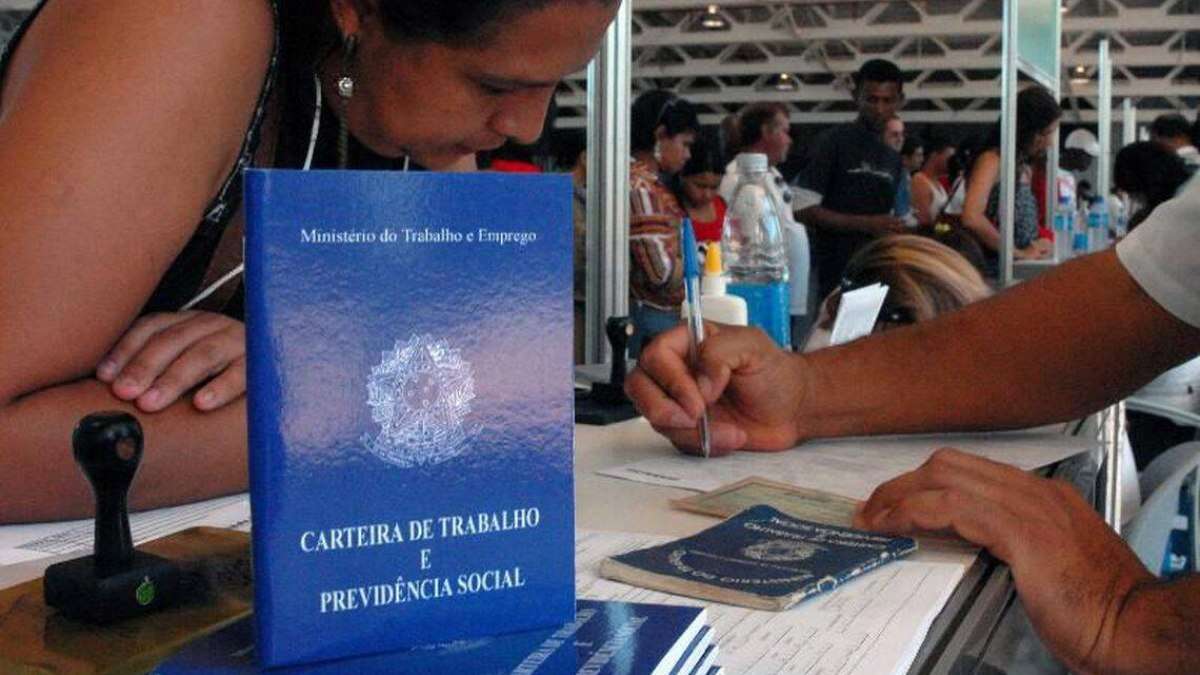 Prazo para depositar 1ª parcela do 13º salário termina nesta quinta