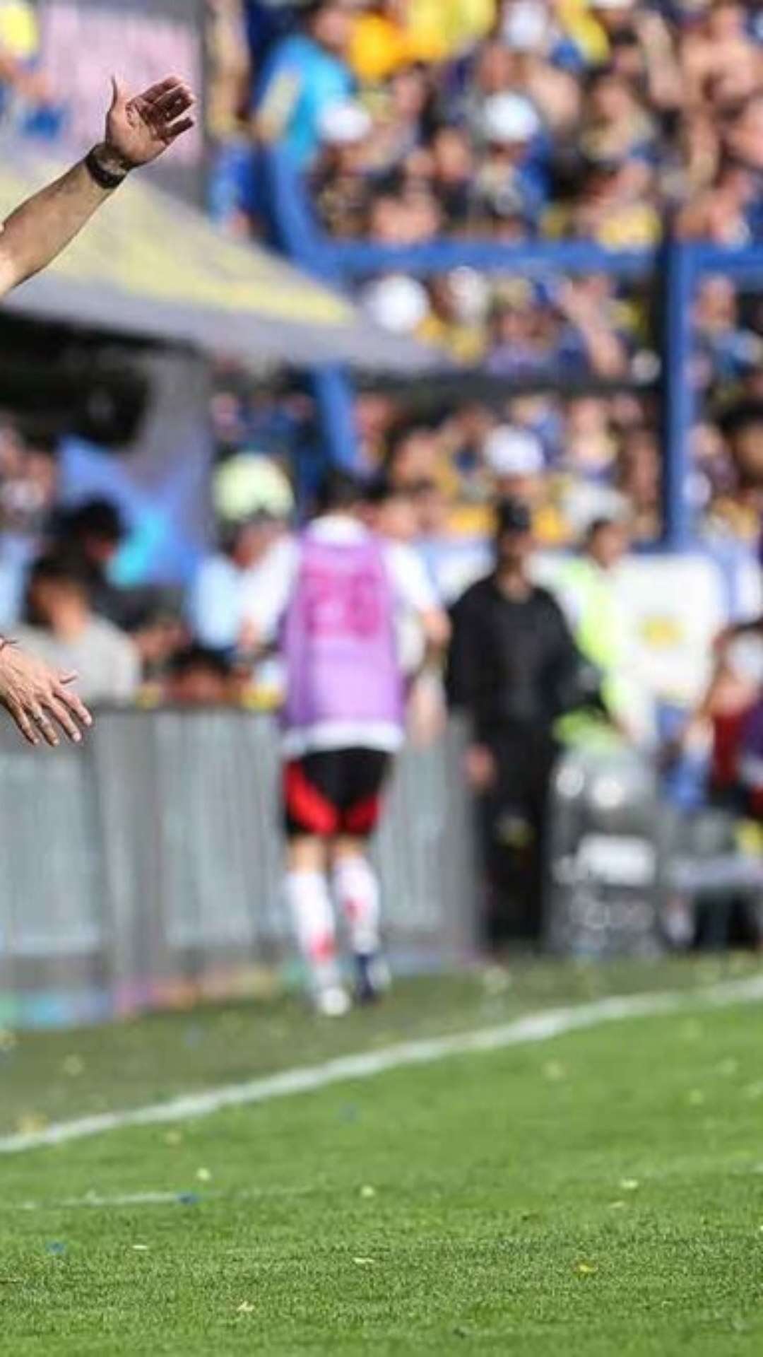 Derrota no clássico faz Diego Martínez balançar no Boca Juniors