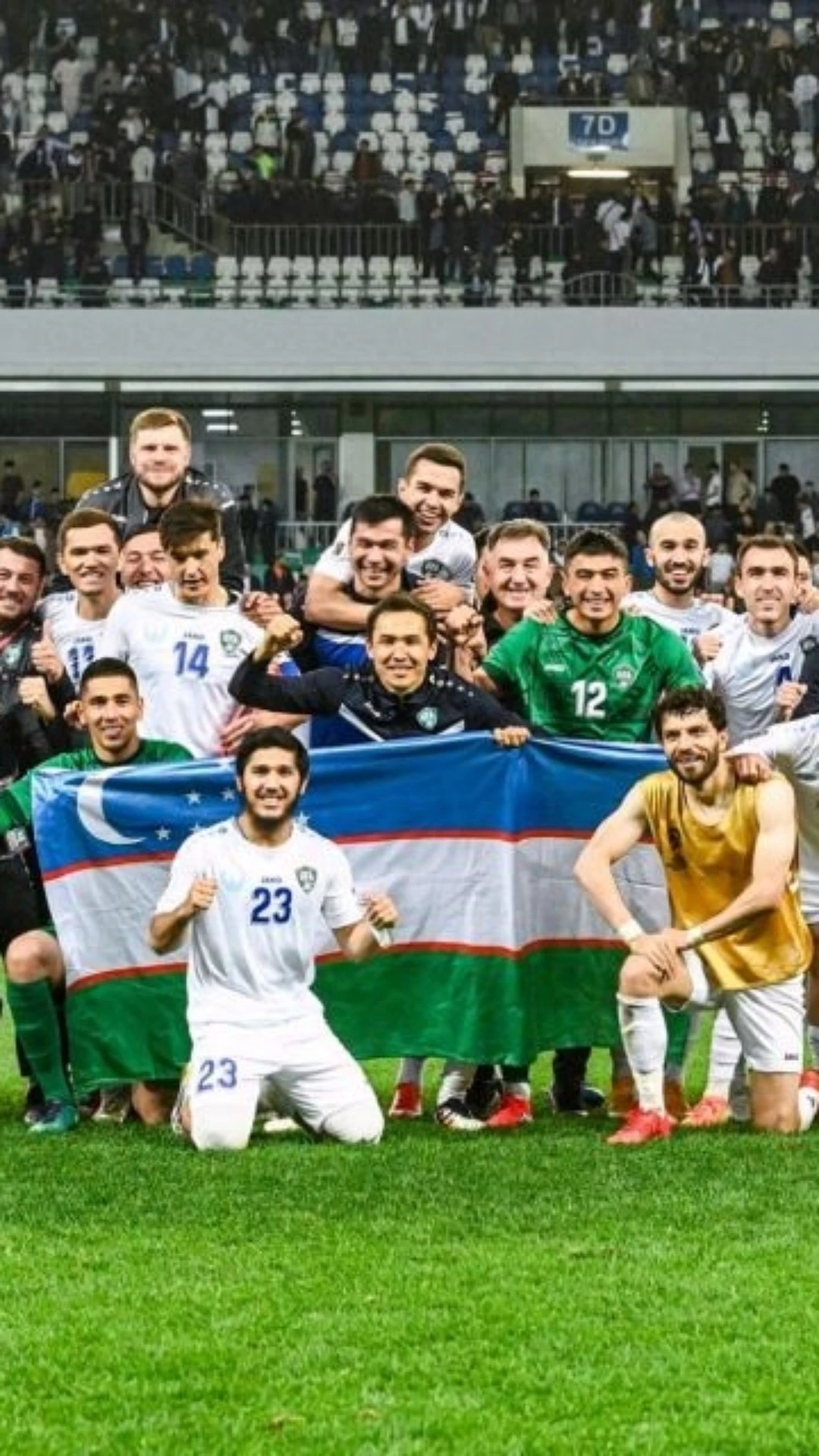 Presidente do Uzbequistão presenteia jogadores com carros elétricos