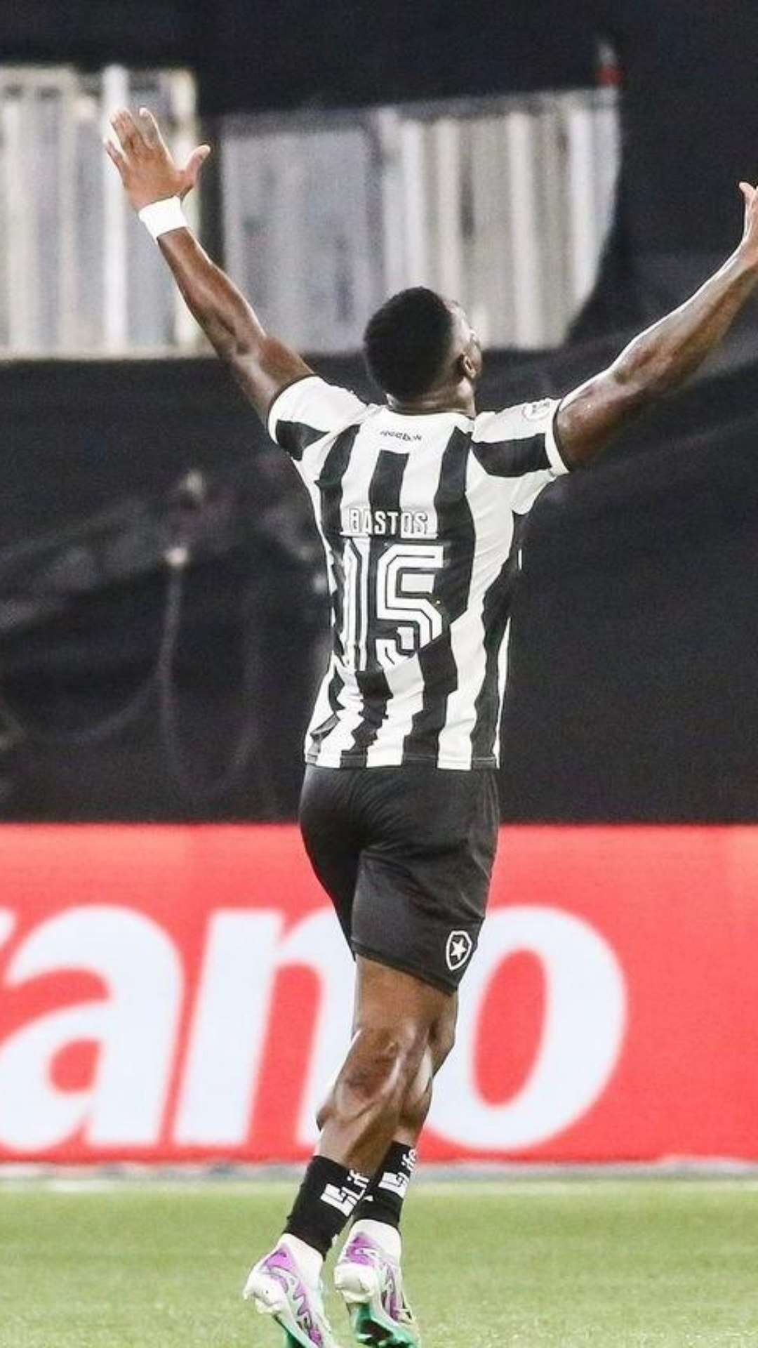 Autor do gol da vitória, Bastos comemora a vitória do Botafogo: “Tudo isso tem a ver com trabalho”