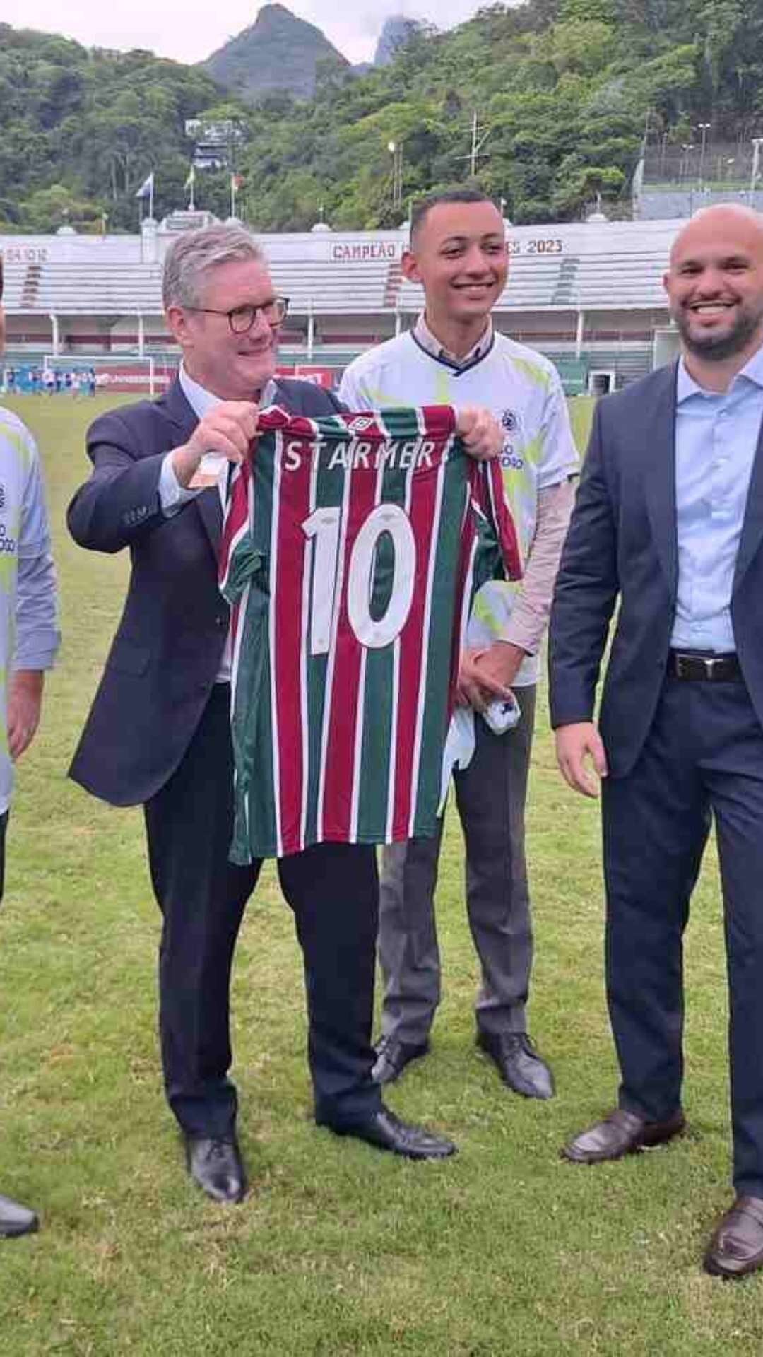 Primeiro-ministro do Reino Unido visita o Fluminense