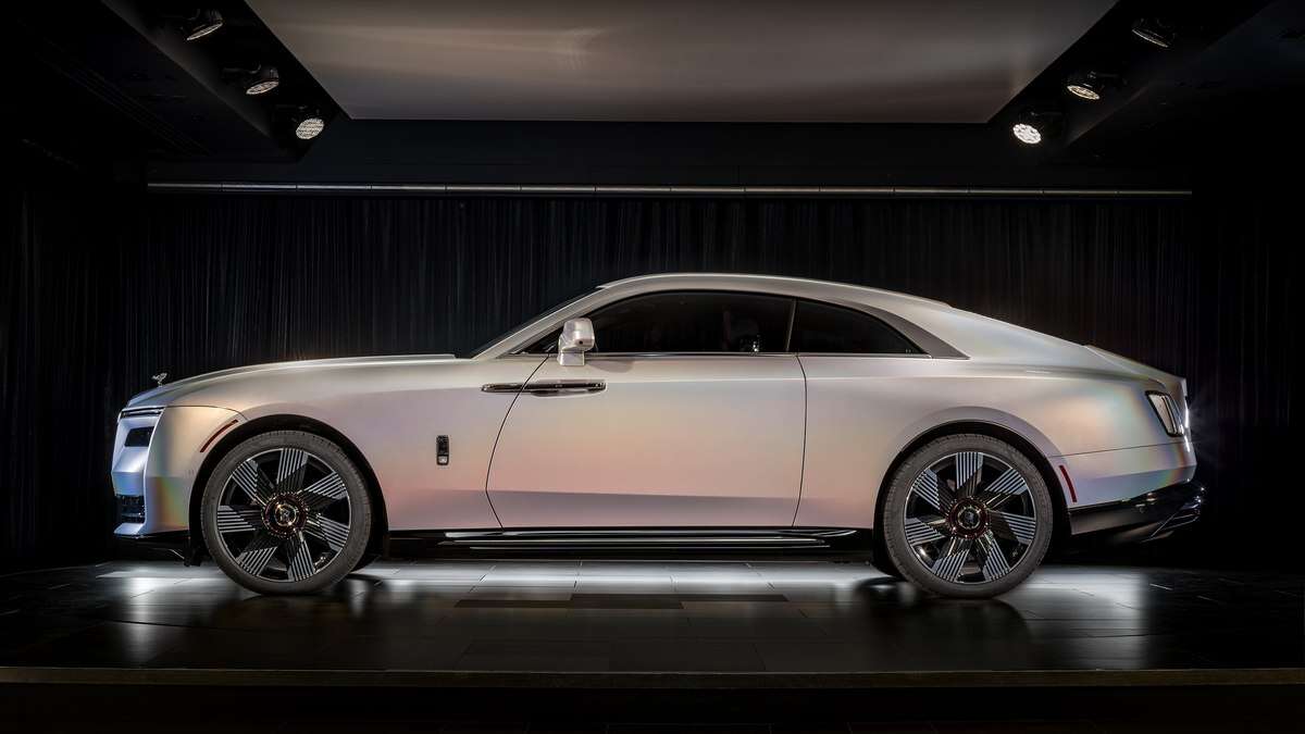 Rolls-Royce revela novo Spectre Lunaflair, modelo
singular com acabamento inspirado na lua