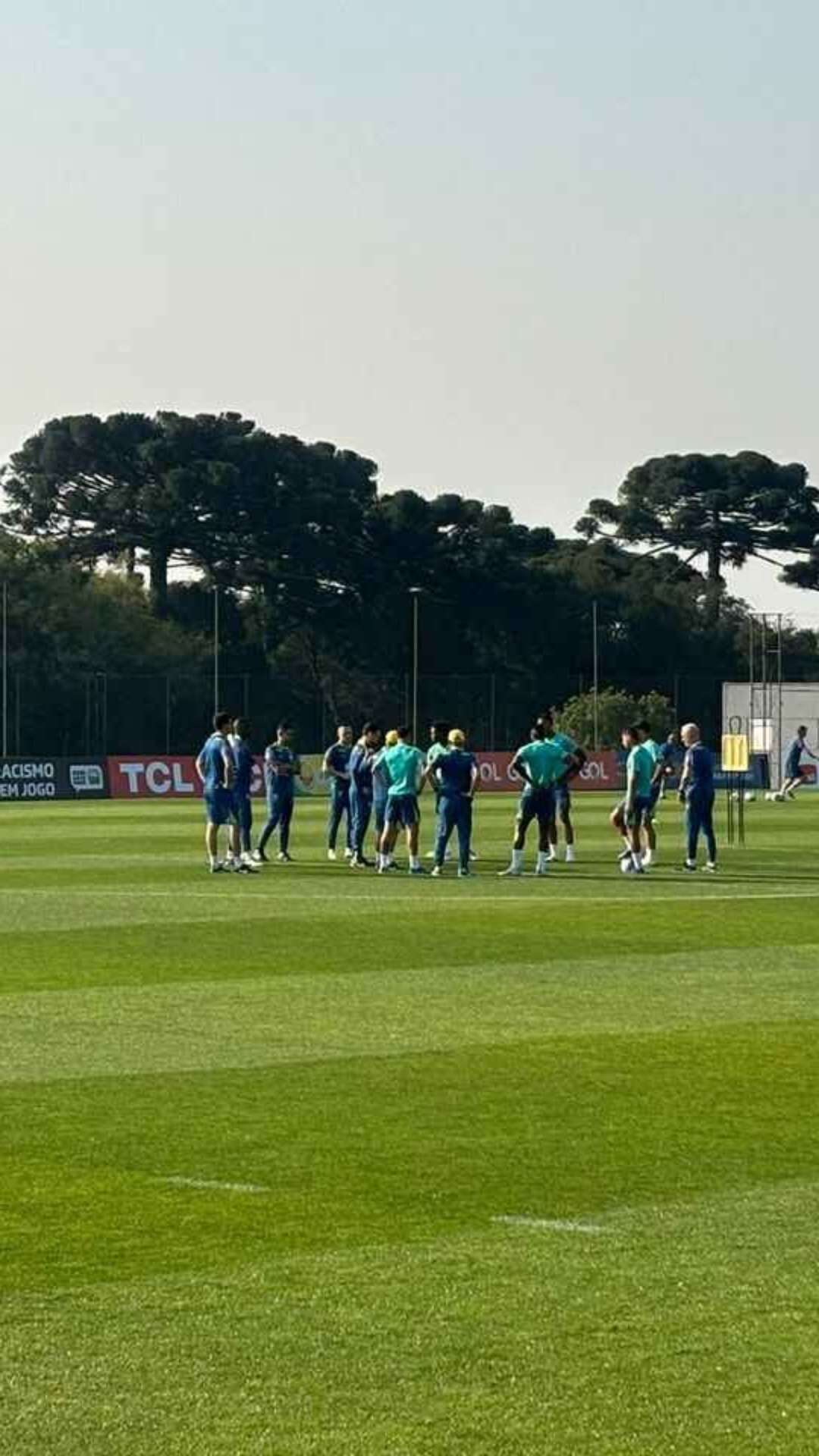 Seleção Brasileira realiza primeiro treino em Curitiba. Veja como foi!