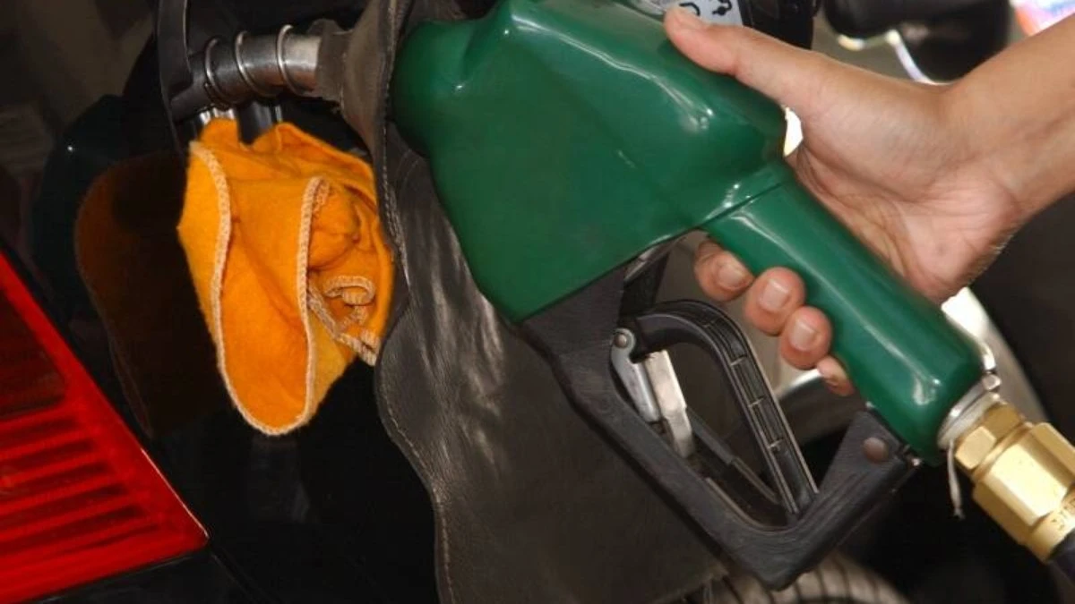 Governo Federal anuncia subsídio para conter preço
da gasolina
