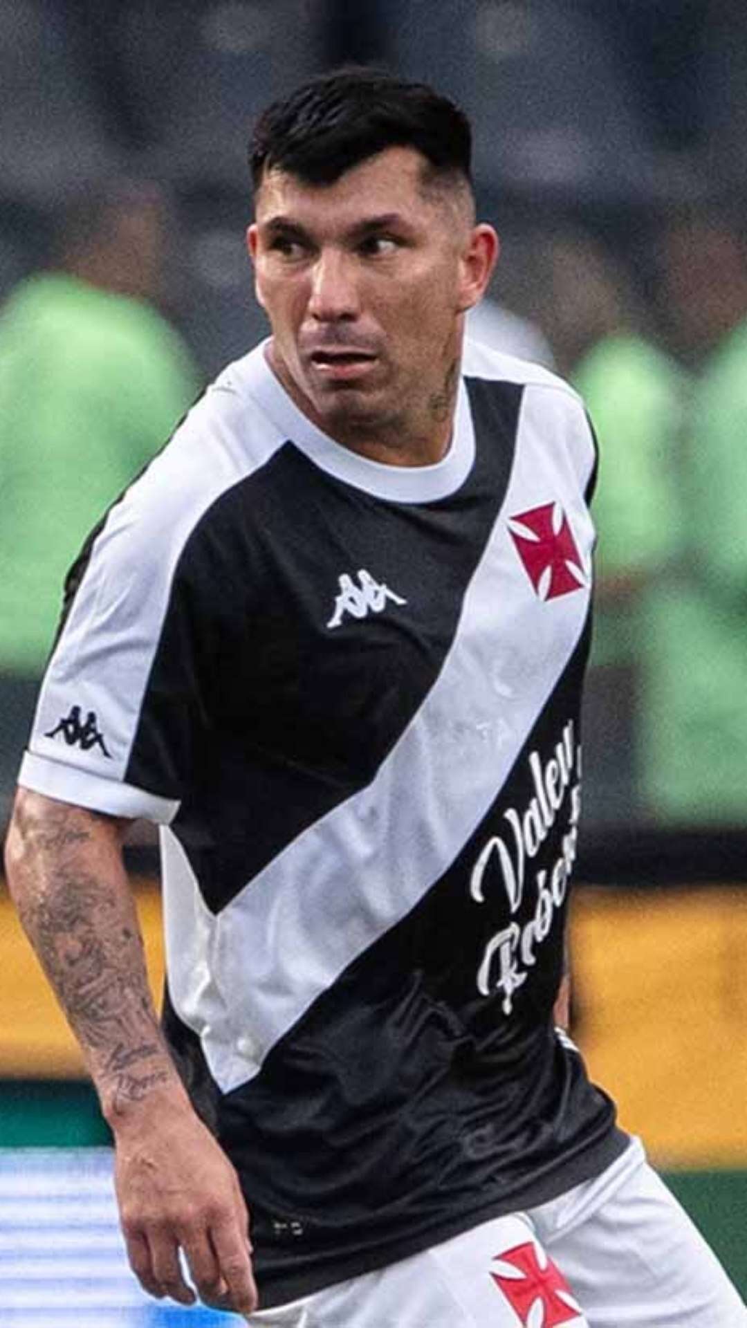 Provável titular contra o Palmeiras, Medel pode sair do Vasco