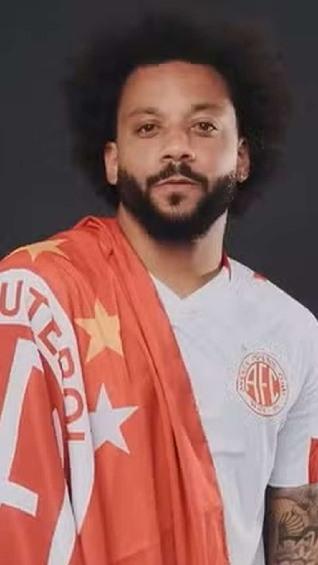 Marcelo acompanha jogo do filho pelo Fluminense em ‘estádio raiz’