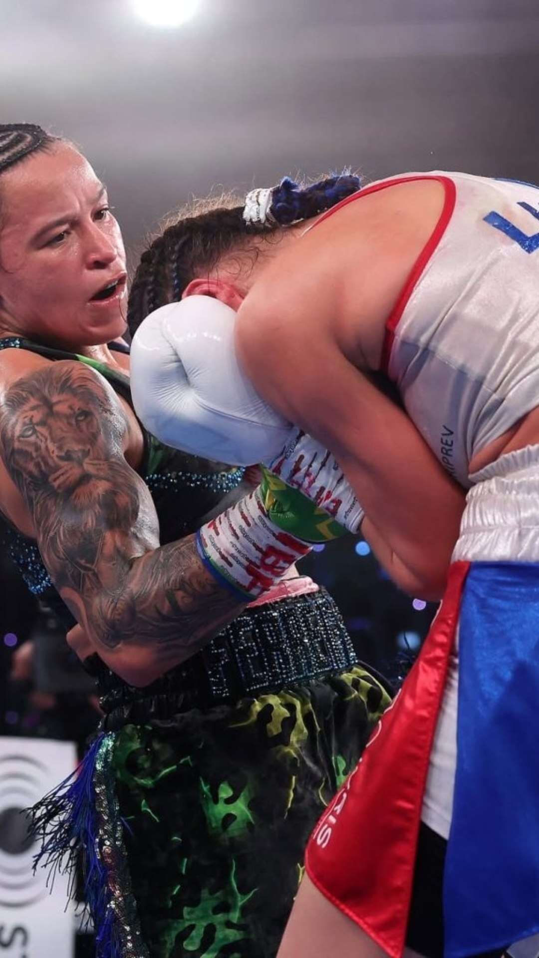 Bia Ferreira derrota francesa e segue campeã mundial no boxe