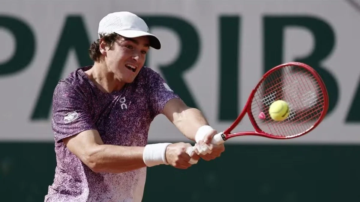João Fonseca encara Casper Ruud em jogo decisivo de Roland Garros