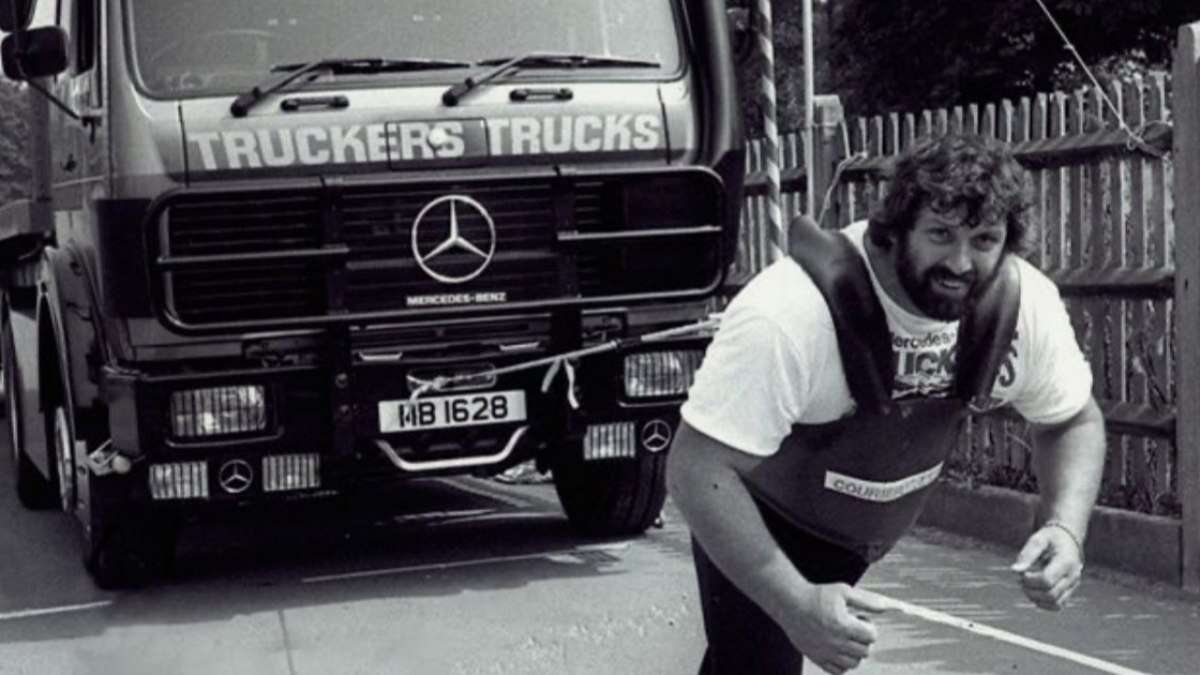 Geoff Capes, eleito duas vezes o homem mais forte do mundo, morre aos 75 anos