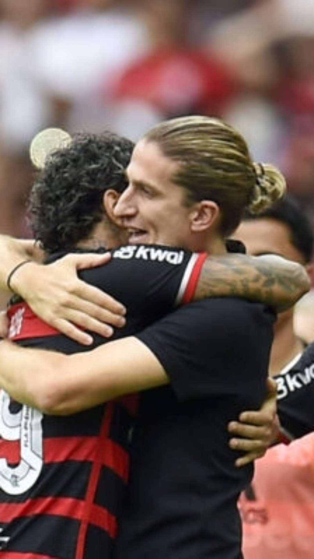 Filipe Luís elogia Gabigol e traça perfil do substituto no Flamengo: ‘Sai pela porta da frente’