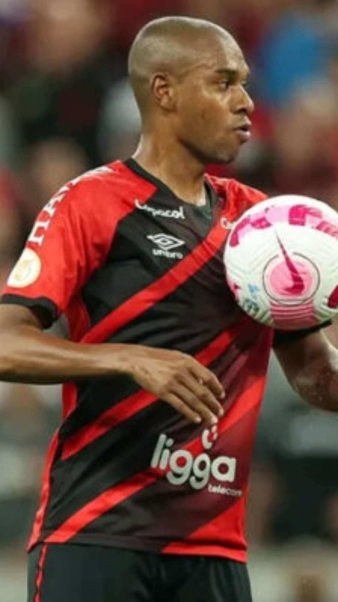 Fernandinho comemora triunfo sobre o Cruzeiro e garante foco do Athletico para salvar a temporada